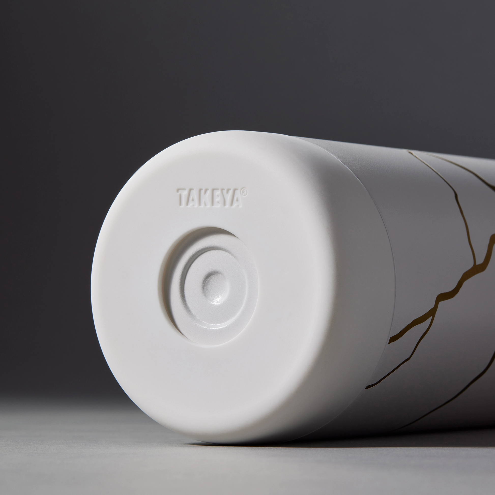 kintsugi-water-bottle-with-straw-lid-p3 51389-TK_HO25_Kintsugi_Takeya9255.png