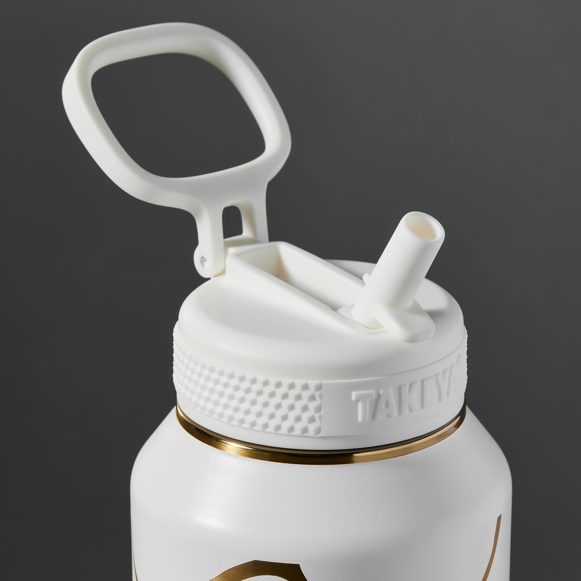 kintsugi-water-bottle-with-straw-lid-p3 51389-TK_HO25_Kintsugi_Takeya9271.png